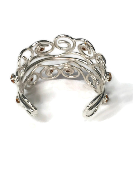 bracelet manchette de créateur style princesse, en laiton doré, 9 strass ambre ou jais ou aigue-marine ou péridot, vue de dos