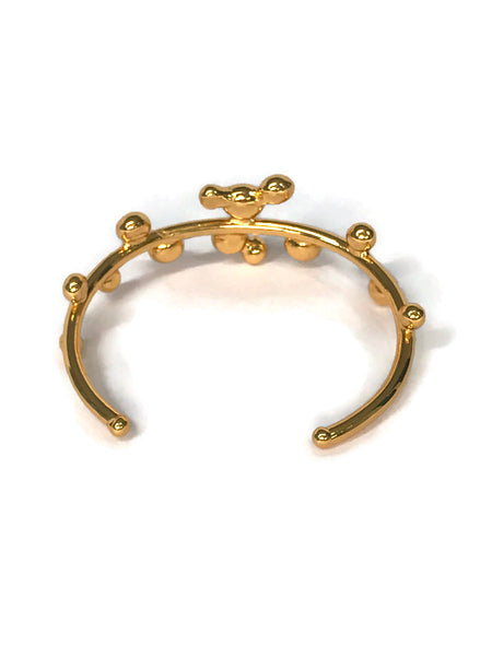 bracelet jonc orné de petites boules de métal fondu sur le pourtour, doré, vue de dos