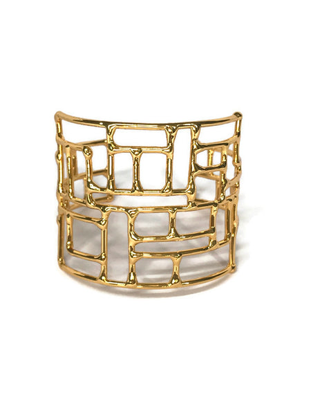 bracelet en laiton doré, composé de rectangles et de carrés irréguliers, tels un labyrinthe, vue de face