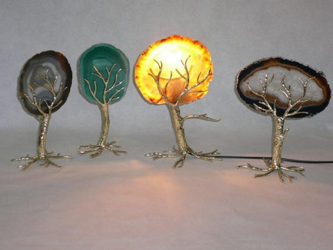 lampe en forme d'arbre en laiton doré avec tranche d'agate colorée, brune, verte, jaune